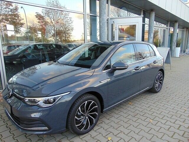 Volkswagen Golf VIII Style hybride 2023 – vue extérieure